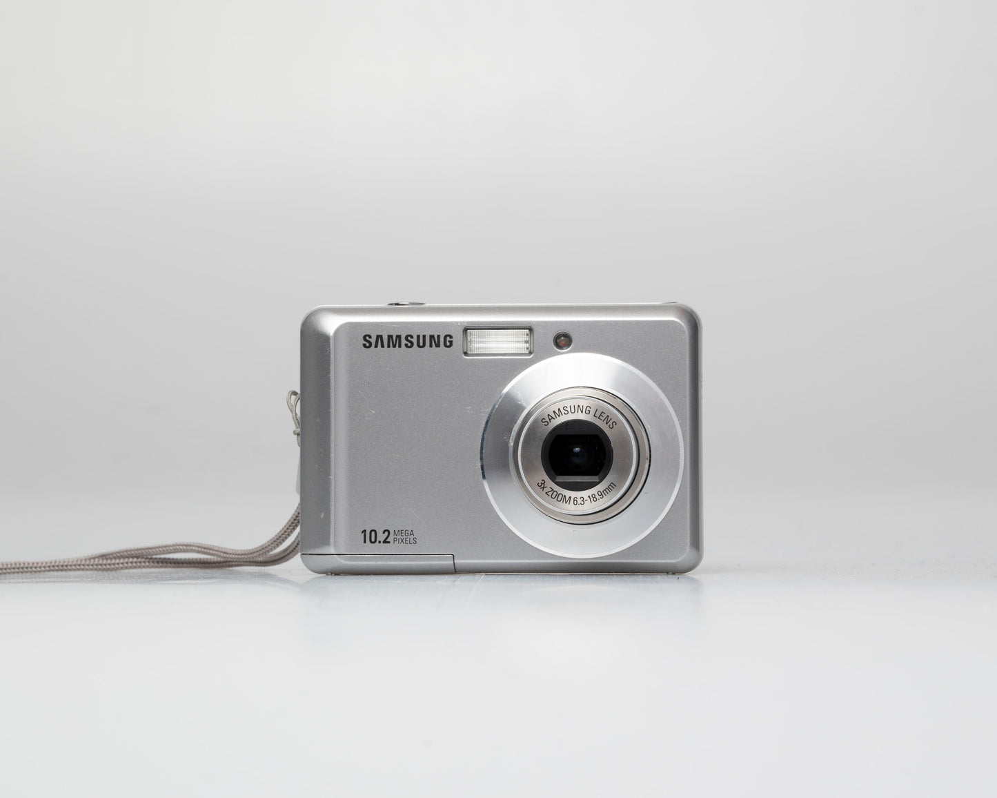 Samsung ES15 10 MP CCD sensor digicam w/ 4GB SD card (serial A24QC90SB02216P)