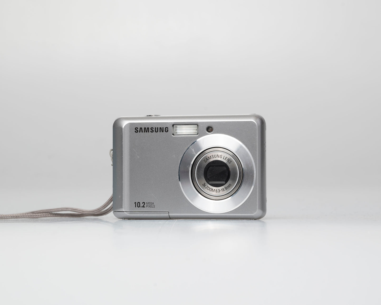 Samsung ES15 10 MP CCD sensor digicam w/ 4GB SD card (serial A24QC90SB02216P)