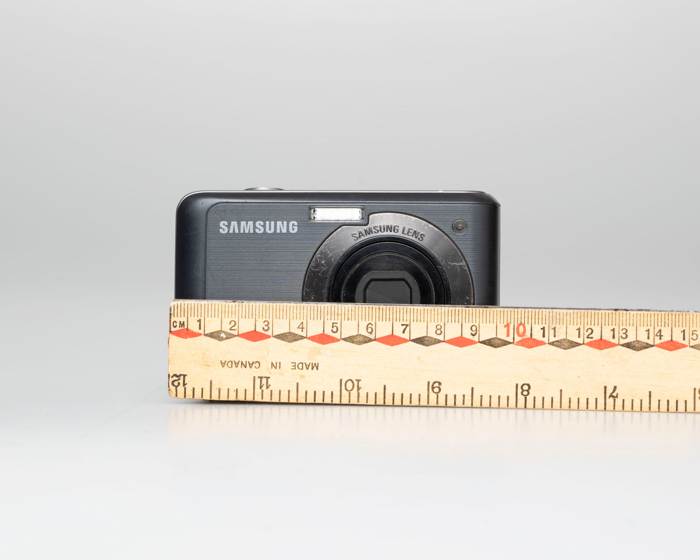 Appareil photo numérique à capteur CCD Samsung ES20 10,2 MP avec carte SD de 4 Go (série CJ66C30SC02913V)
