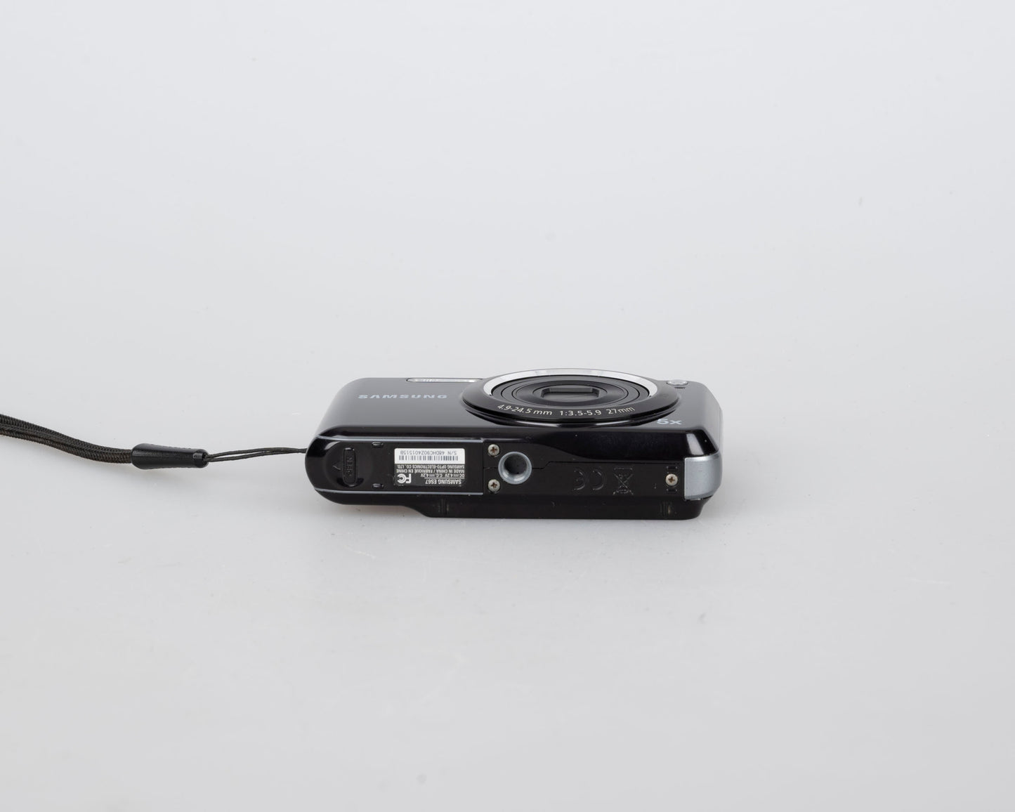 Samsung ES67 10 MP CCD sensor digicam w/ 4GB SD card + battery + charger
