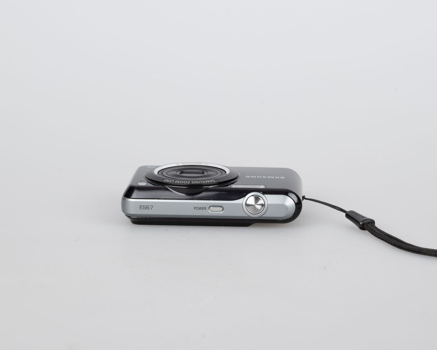 Samsung ES67 10 MP CCD sensor digicam w/ 4GB SD card + battery + charger