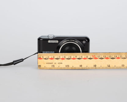 Samsung ES67 10 MP CCD sensor digicam w/ 4GB SD card + battery + charger