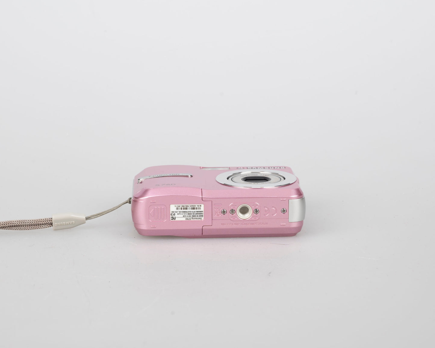 Samsung S760 7.2 MP CCD sensor digicam w/ 4GB SD card (uses AA batteries)