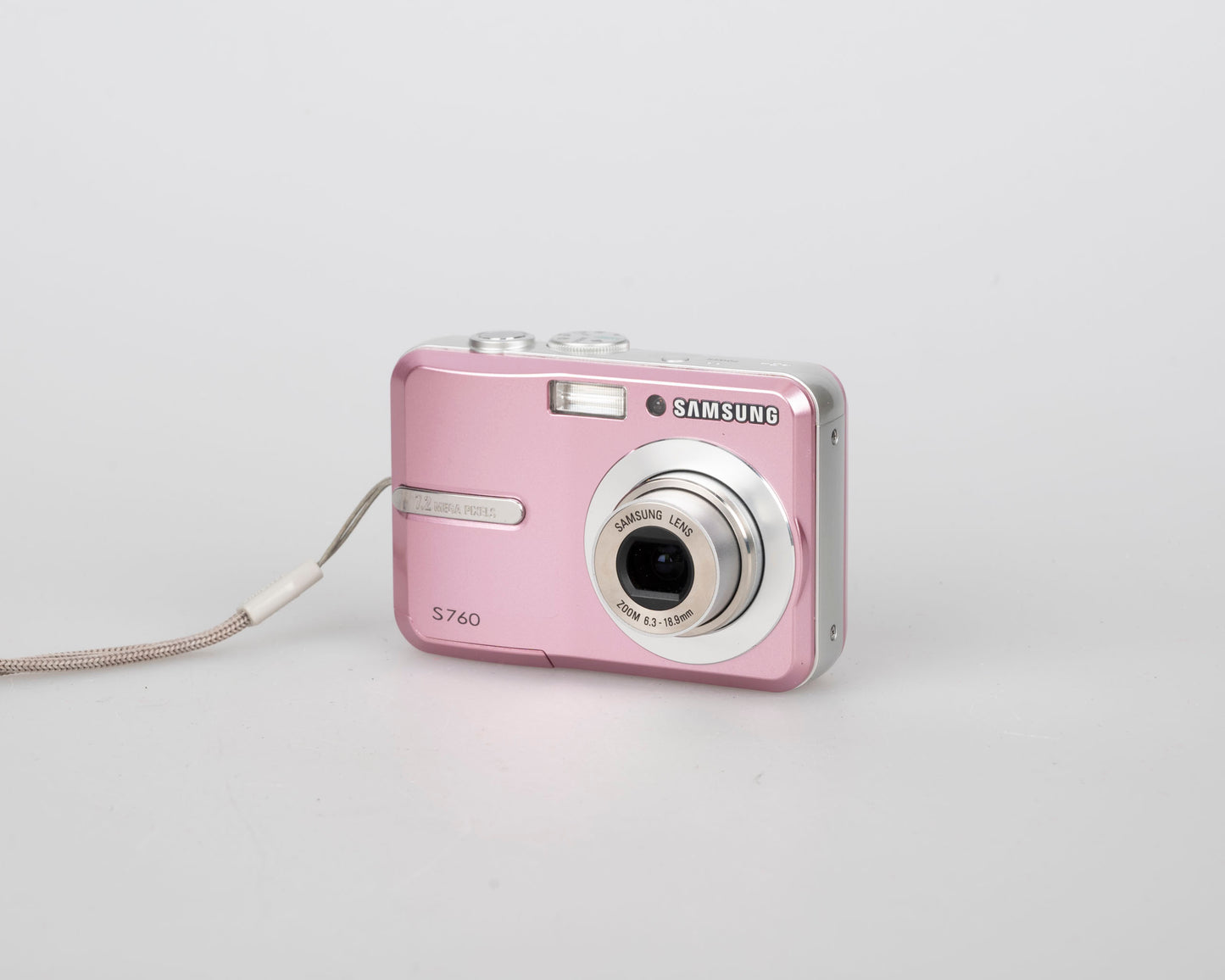 Samsung S760 7.2 MP CCD sensor digicam w/ 4GB SD card (uses AA batteries)