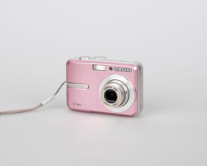 Samsung S760 7.2 MP CCD sensor digicam w/ 4GB SD card (uses AA batteries)