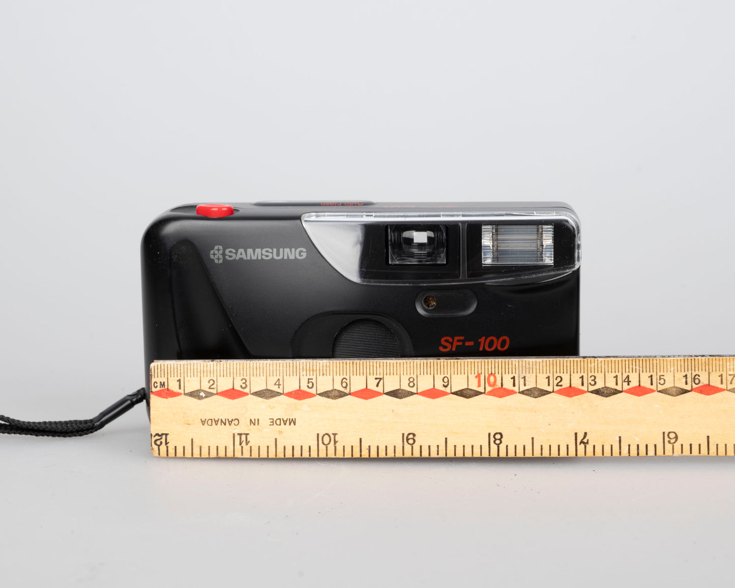 Samsung SF-100 35mm film camera w/ case (serial 2504289)