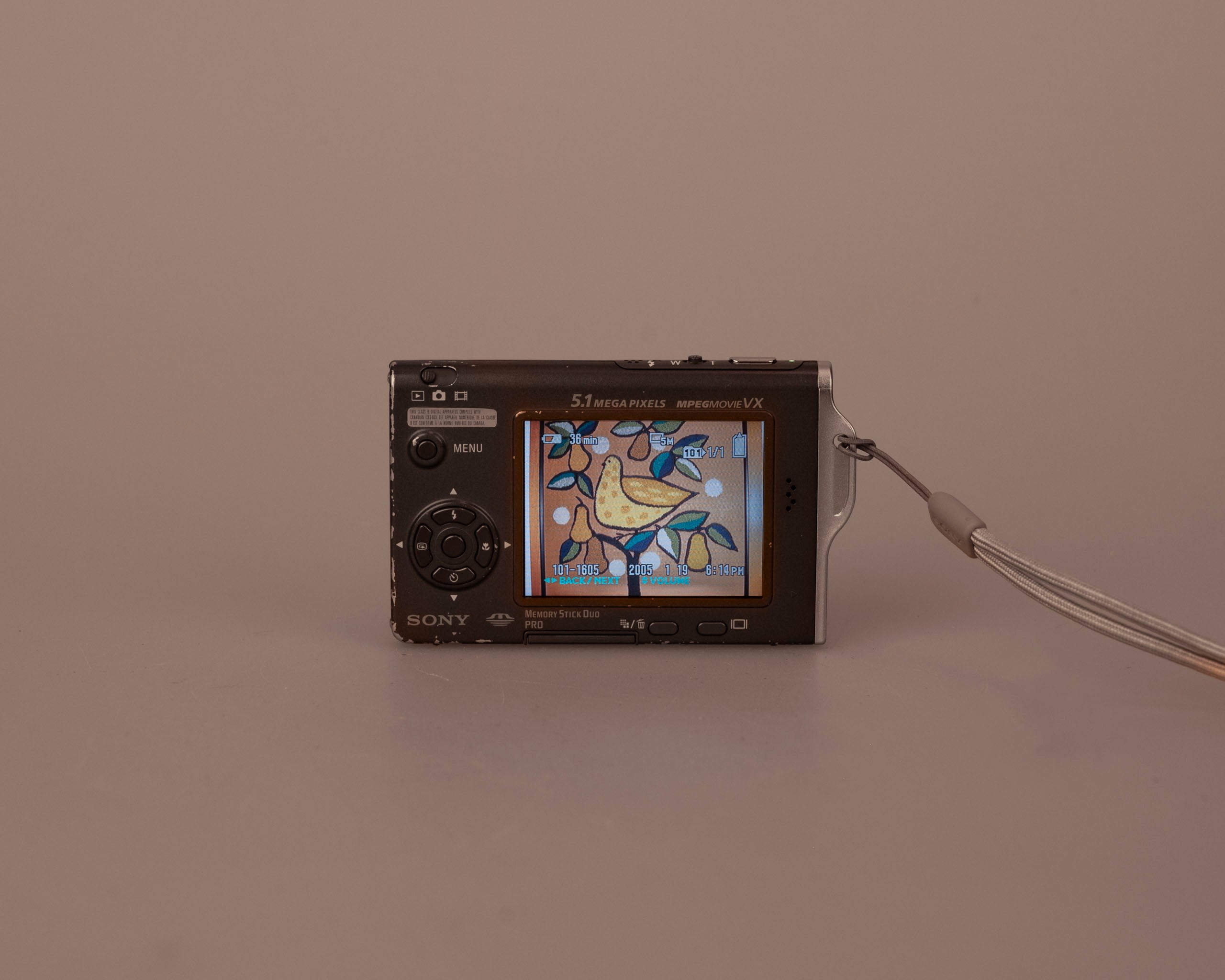 Sony Cyber-Shot DSC-T7 5.1 MP digicam w/ 2 GB memory card +