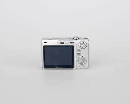 Appareil photo numérique Sony Cyber-Shot DSC-W55 7,2 MP avec carte mémoire 2 Go + chargeur + batterie + étui