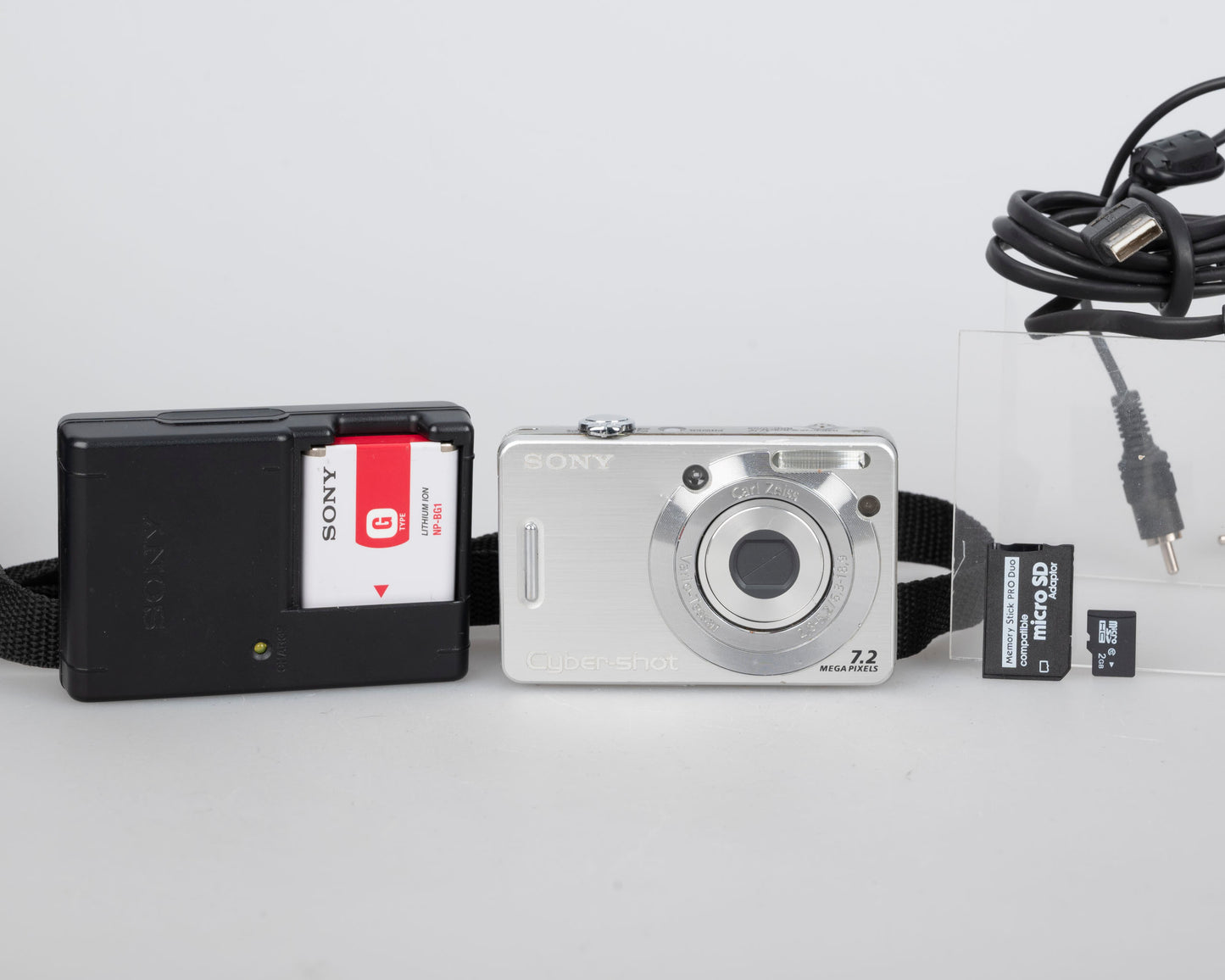 Appareil photo numérique Sony Cyber-Shot DSC-W55 7,2 MP avec carte mémoire 2 Go + chargeur + batterie + étui