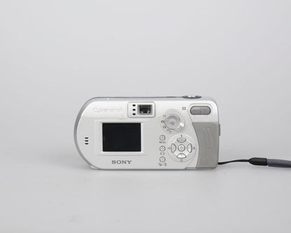 Sony Cyber-Shot DSC-P72 3.1 MP CCD sensor digicam w/ 16MB Memory Stick card + original case (uses AA batteries)