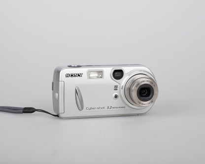 Sony Cyber-Shot DSC-P72 3.1 MP CCD sensor digicam w/ 16MB Memory Stick card + original case (uses AA batteries)