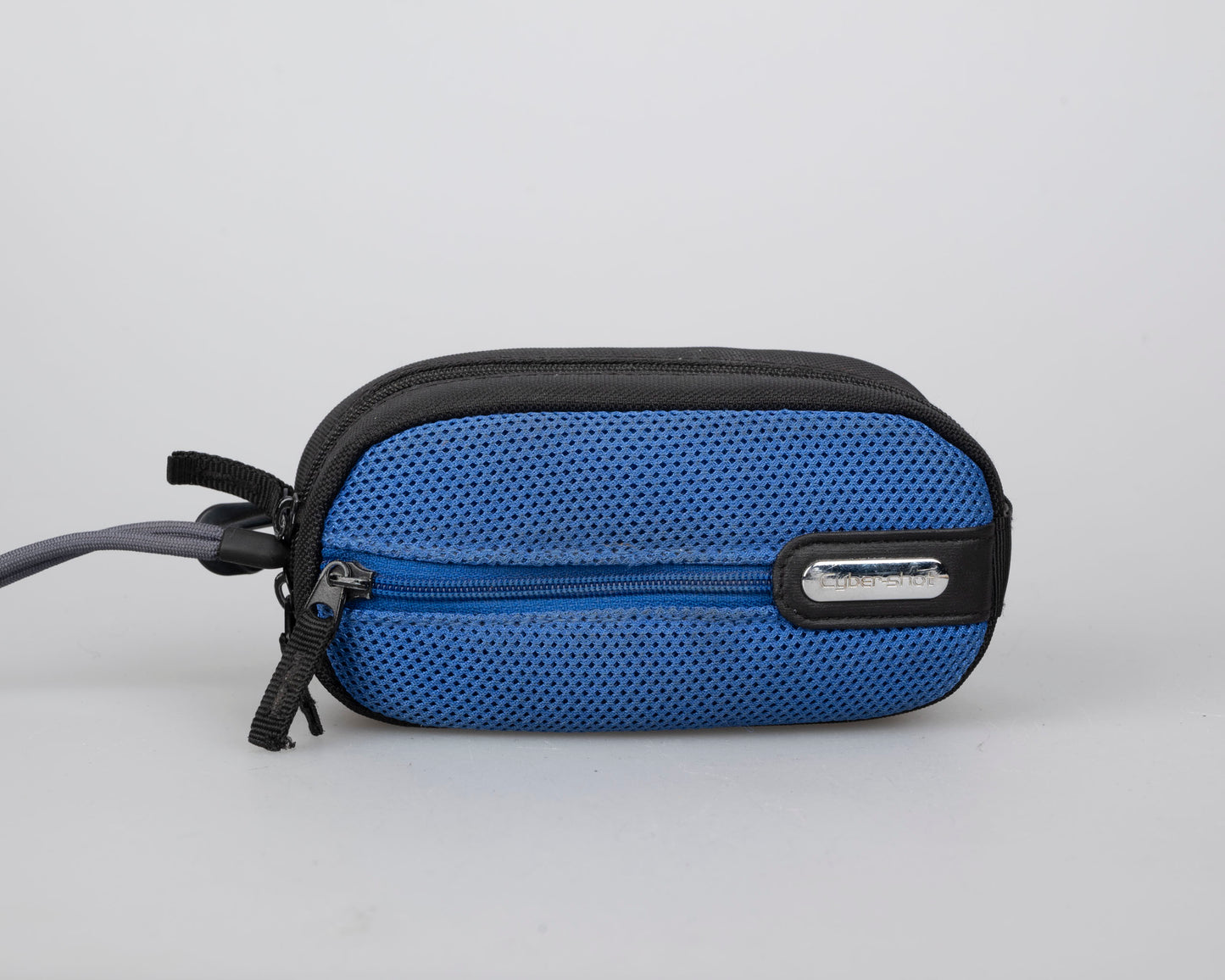Sony Cyber-Shot DSC-P72 3.1 MP CCD sensor digicam w/ 16MB Memory Stick card + original case (uses AA batteries)