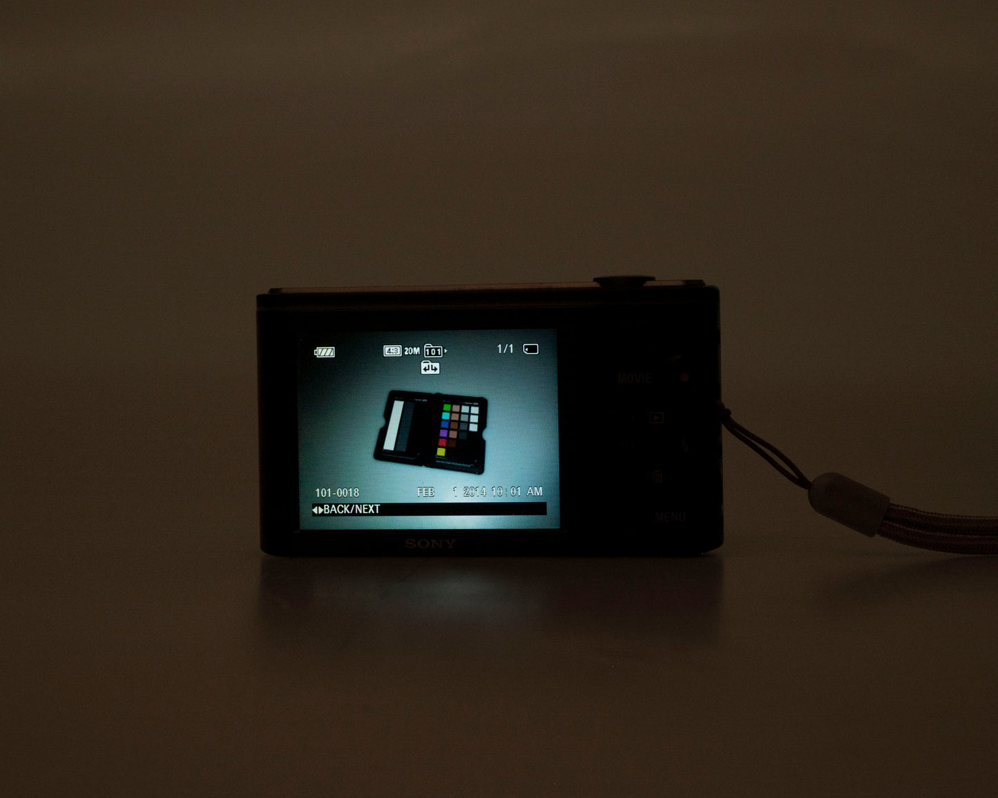 Sony Cyber-Shot DSC-W800 20MP appareil photo numérique avec carte mémoire de 8 Go + chargeur + batterie (série 0520910)