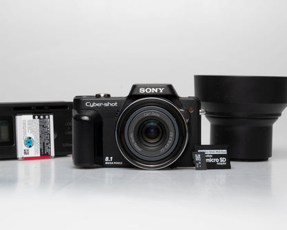 Sony Cyber-Shot DSC-H10 appareil photo numérique 8,1 MP avec carte mémoire de 2 Go + adaptateur MicroSD vers MS ProDuo + batterie + chargeur + pare-soleil