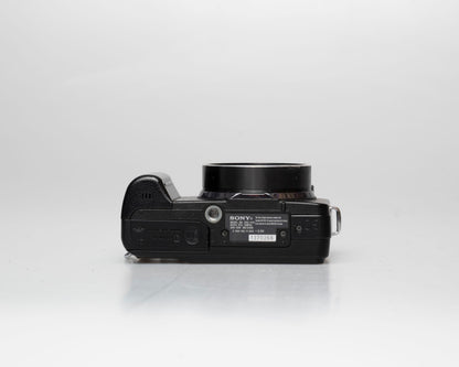 Sony Cyber-Shot DSC-H10 appareil photo numérique 8,1 MP avec carte mémoire de 2 Go + adaptateur MicroSD vers MS ProDuo + batterie + chargeur + pare-soleil