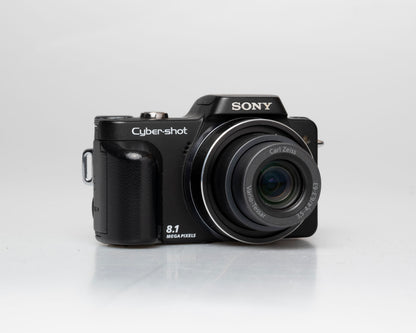 Sony Cyber-Shot DSC-H10 appareil photo numérique 8,1 MP avec carte mémoire de 2 Go + adaptateur MicroSD vers MS ProDuo + batterie + chargeur + pare-soleil
