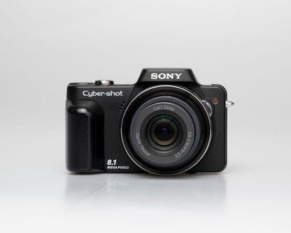 Sony Cyber-Shot DSC-H10 appareil photo numérique 8,1 MP avec carte mémoire de 2 Go + adaptateur MicroSD vers MS ProDuo + batterie + chargeur + pare-soleil
