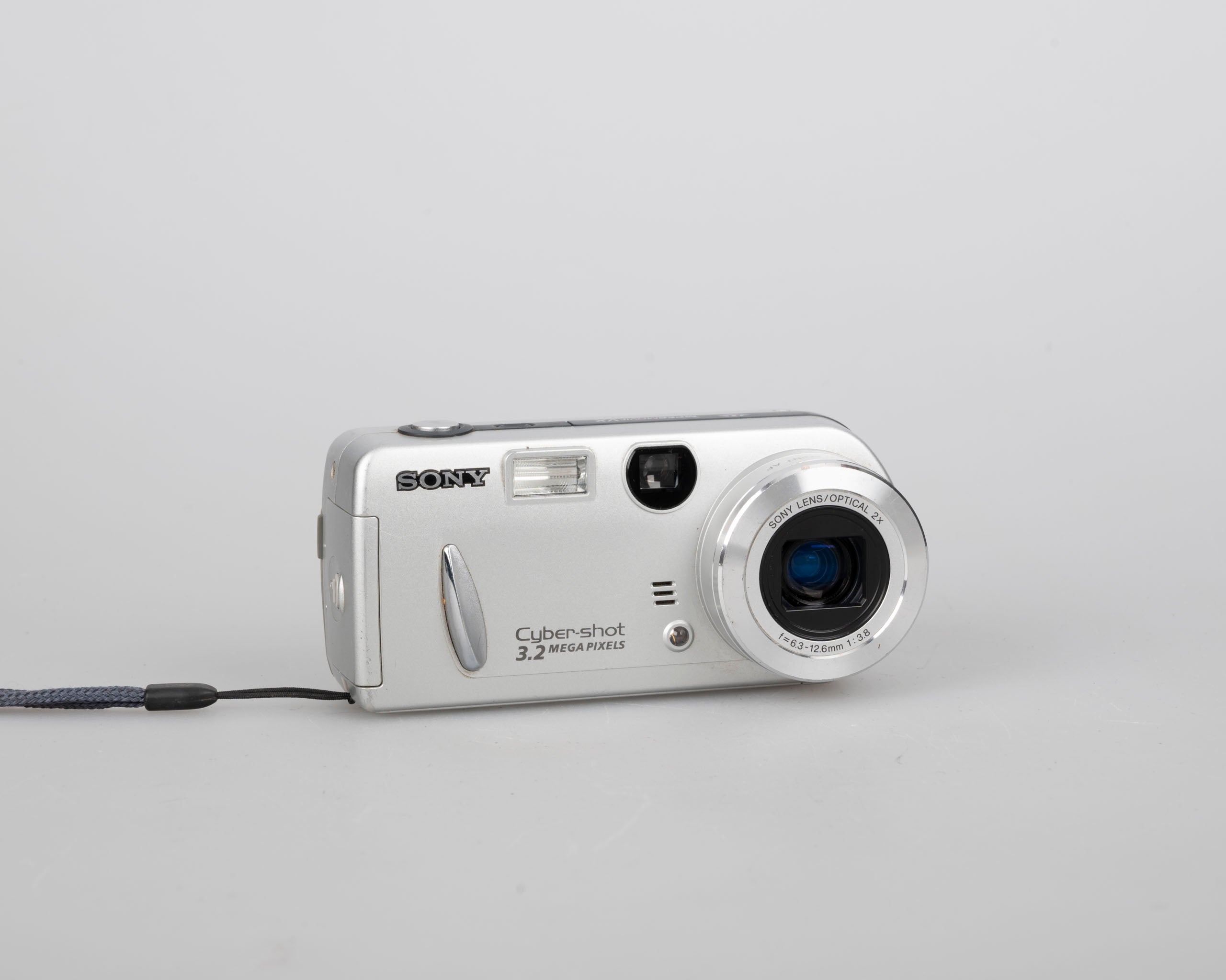 Sony Cyber-Shot DSC-P52 3.1 MP CCD sensor digicam w/ 16MB Memory