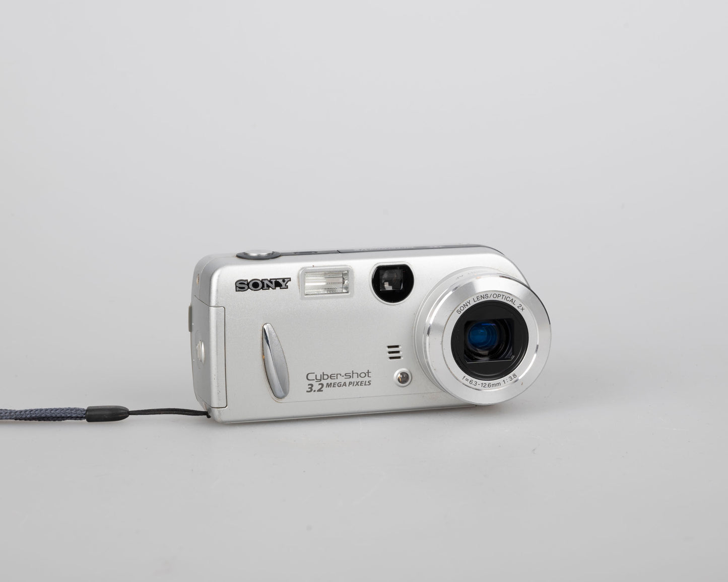 Sony Cyber-Shot DSC-P52 3.1 MP CCD sensor digicam w/ 16MB Memory Stick card (uses AA batteries; serial 7704755)