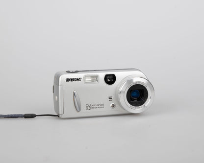 Sony Cyber-Shot DSC-P52 3.1 MP CCD sensor digicam w/ 16MB Memory Stick card (uses AA batteries; serial 7704755)