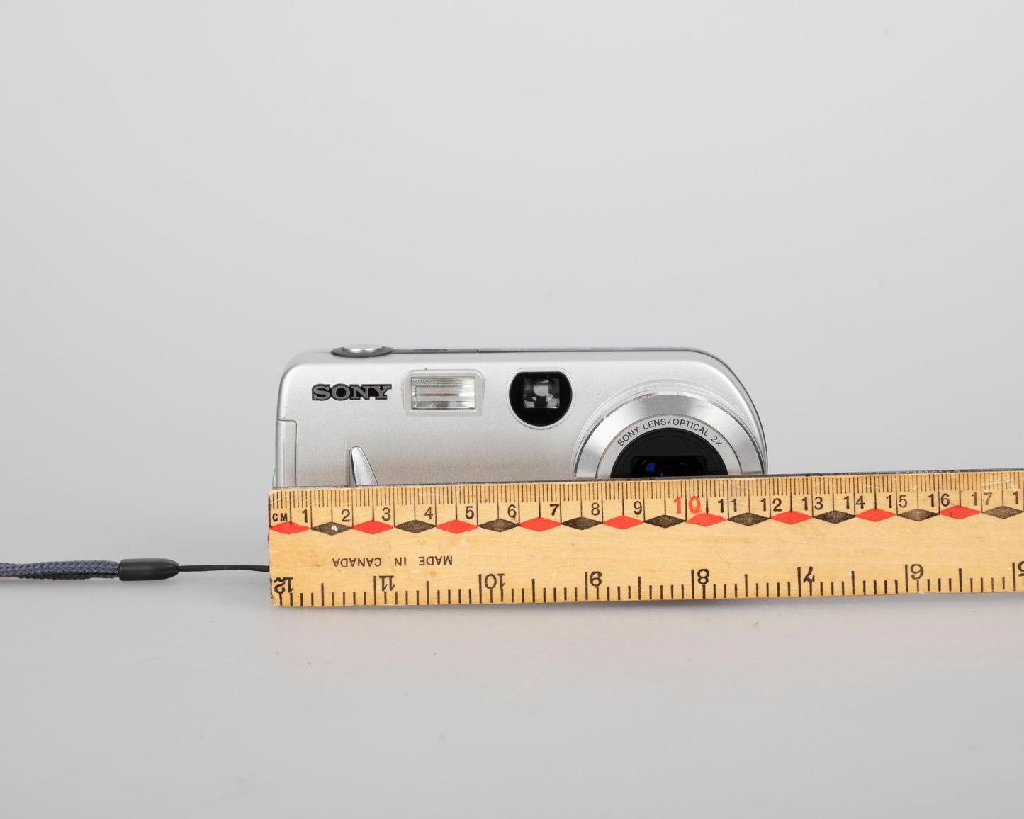 Sony Cyber-Shot DSC-P52 3.1 MP CCD sensor digicam w/ 16MB Memory Stick card (uses AA batteries; serial 7704755)