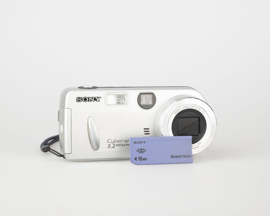 Appareil photo Sony Cyber-Shot DSC-P52 3.1 MP capteur CCD avec carte Memory Stick 16 Mo (utilise des piles AA)
