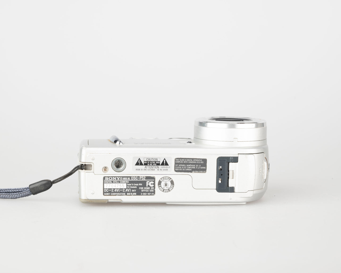 Appareil photo Sony Cyber-Shot DSC-P52 3.1 MP capteur CCD avec carte Memory Stick 16 Mo (utilise des piles AA)