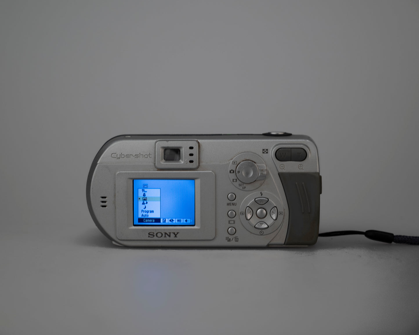 Appareil photo Sony Cyber-Shot DSC-P52 3.1 MP capteur CCD avec carte Memory Stick 16 Mo (utilise des piles AA)
