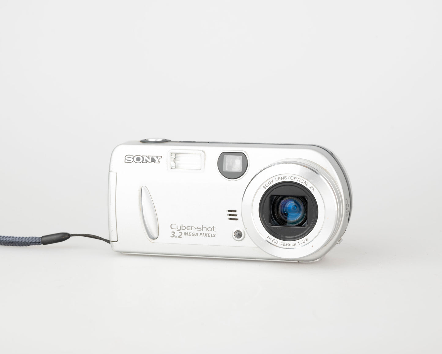 Appareil photo Sony Cyber-Shot DSC-P52 3.1 MP capteur CCD avec carte Memory Stick 16 Mo (utilise des piles AA)