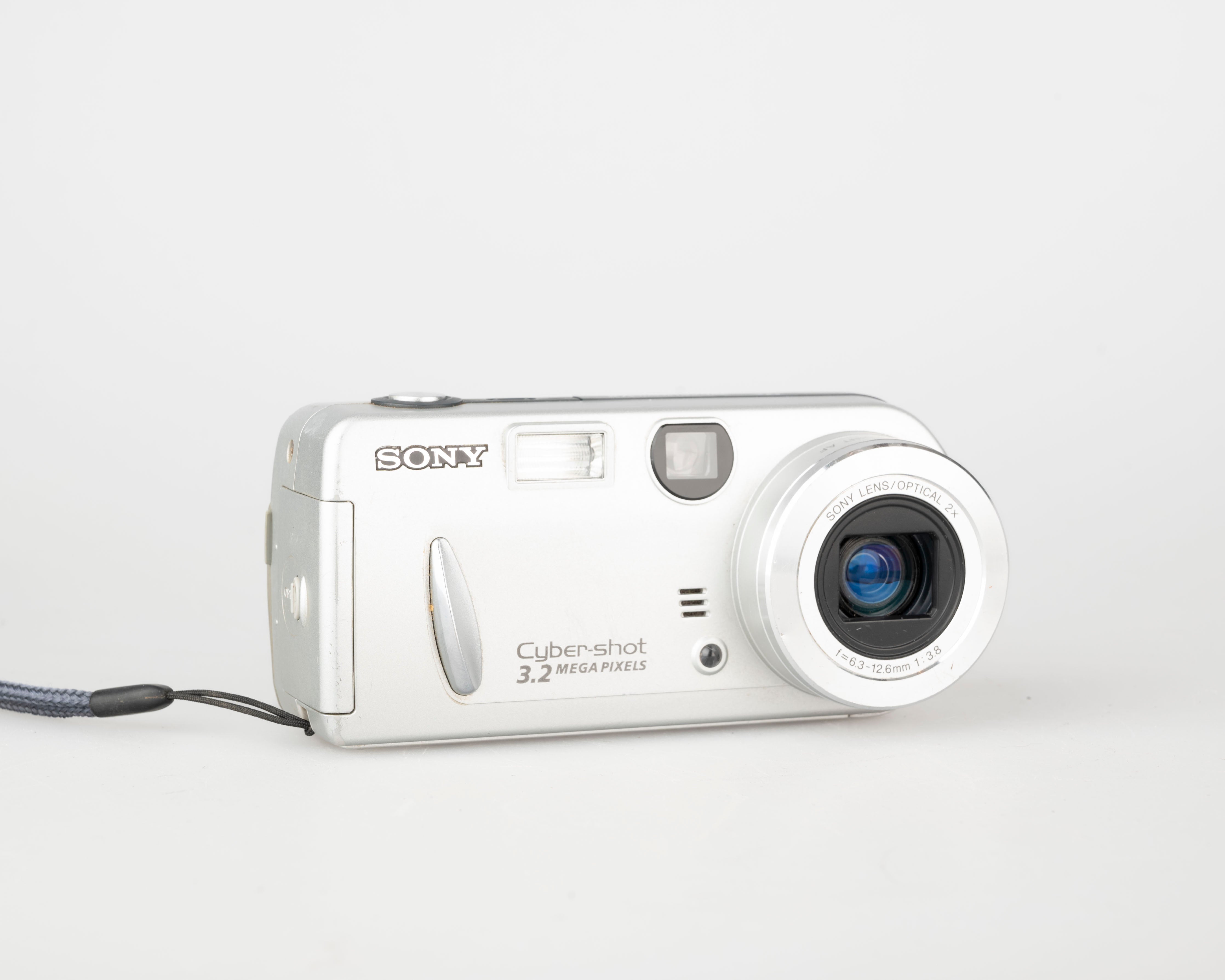 Sony Cyber-Shot DSC-P52 3.1 MP CCD sensor digicam w/ 16MB Memory