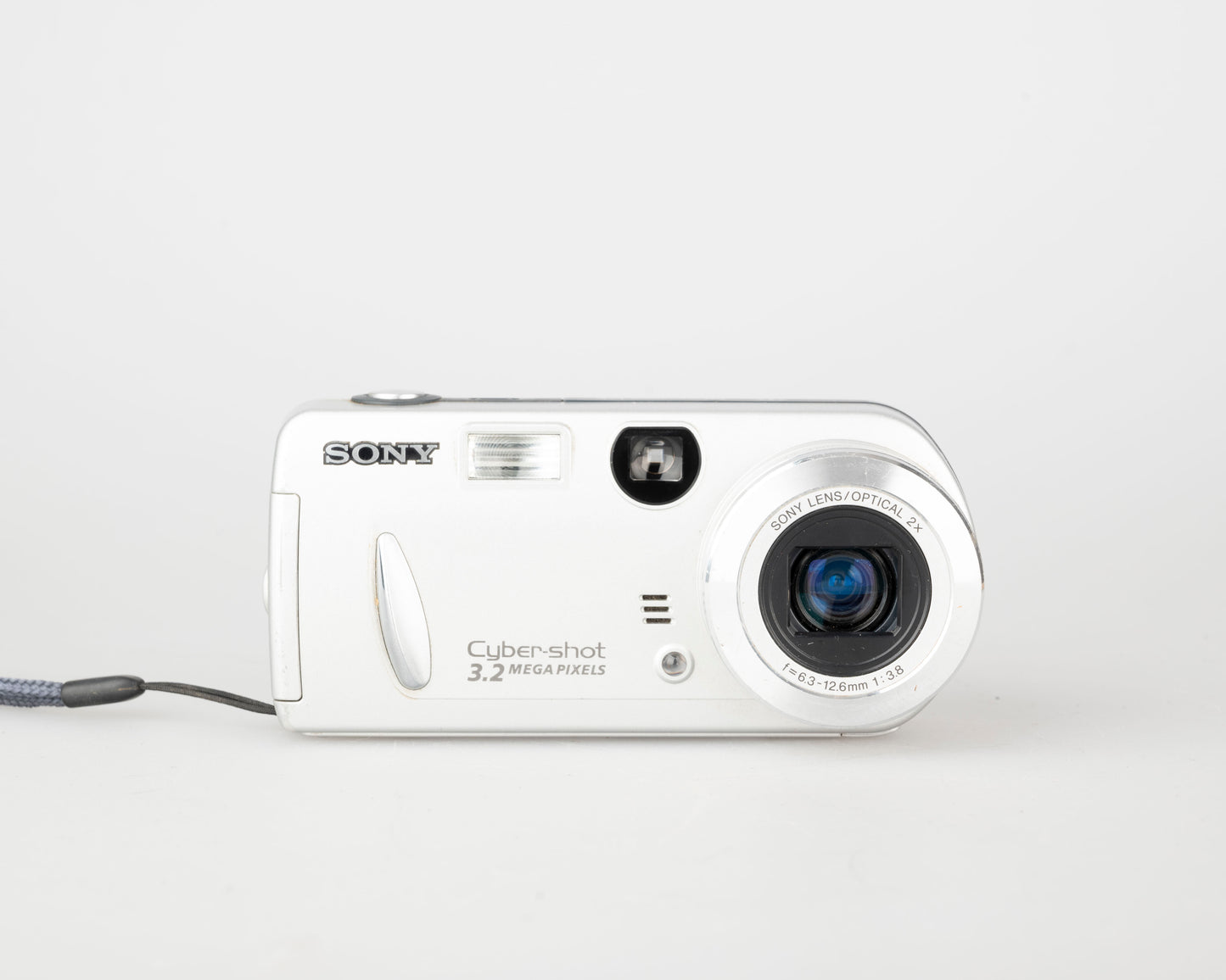 Appareil photo Sony Cyber-Shot DSC-P52 3.1 MP capteur CCD avec carte Memory Stick 16 Mo (utilise des piles AA)