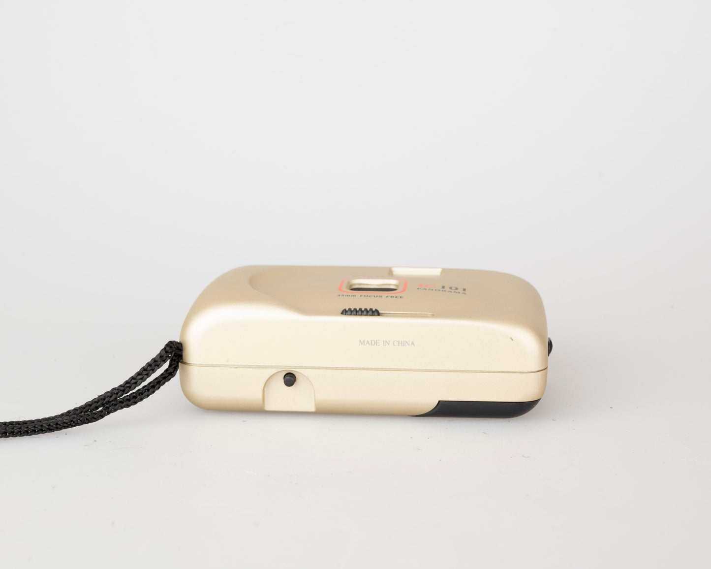 Vivitar IC 101 Panorama 35mm camera w/ original box and case