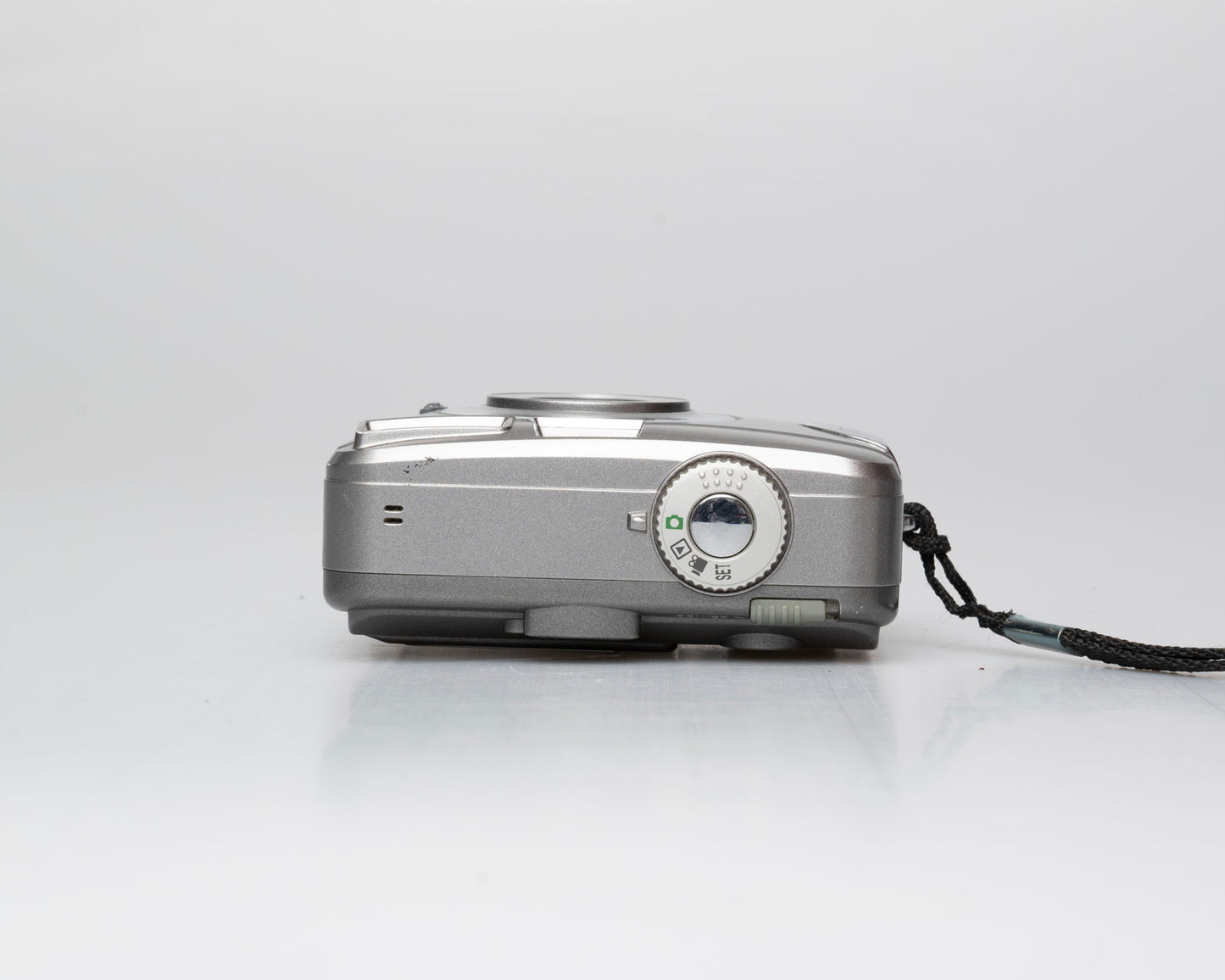 Vivitar Vivicam 3,3 MP appareil photo numérique avec câble USB (utilise des piles AA + cartes SD)