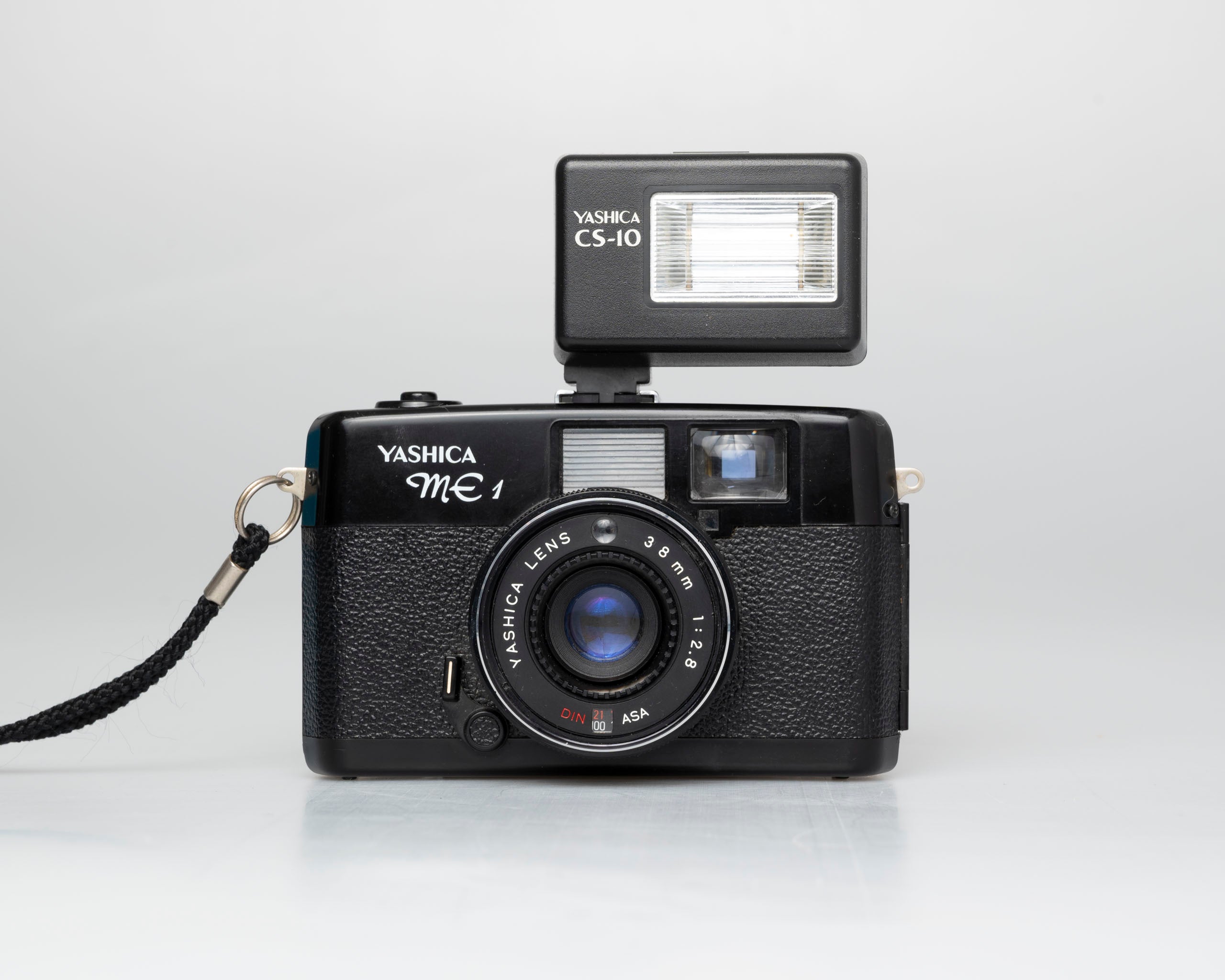 yashica_ME1_35mm_film_viewfind