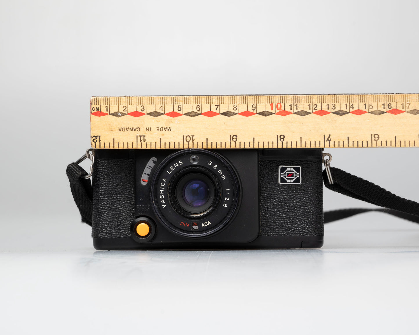Yashica Auto Focus S 35mm point-and-shoot camera (serial 5036527) | film🎞tested