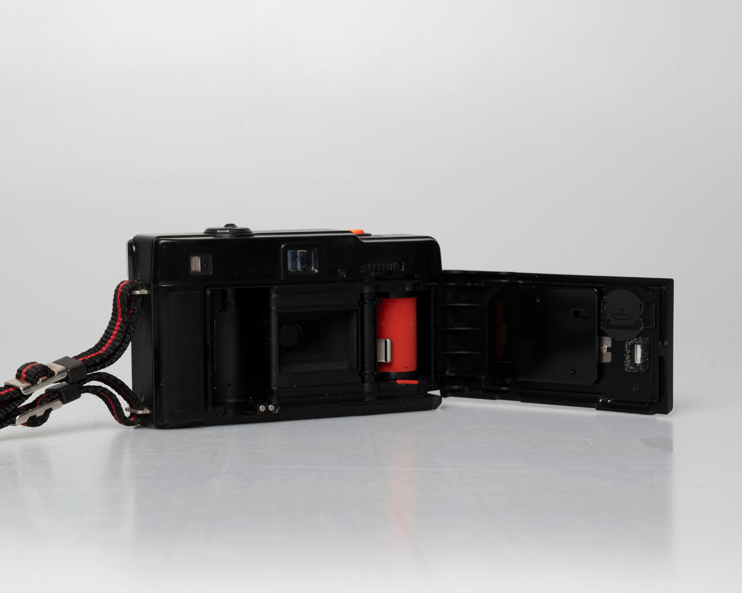 Yashica Partner AF-D 35mm film camera w/ case (5235485)