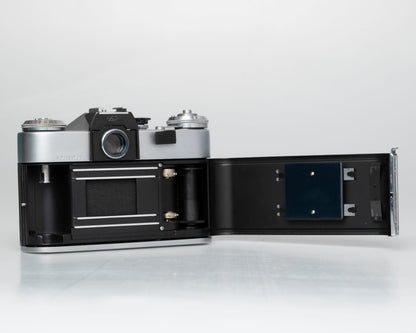 Zenit E 35mm film SLR camera w/Helios-44M 58mm f2 lens + case (serial 72196749)
