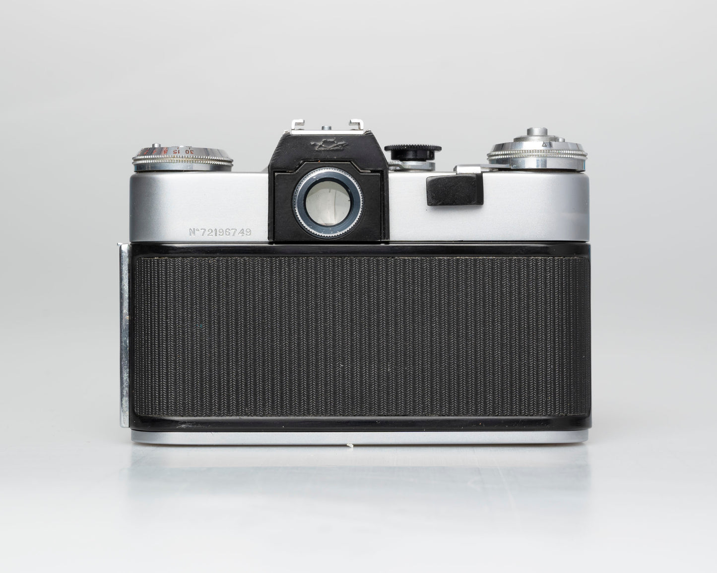 Zenit E 35mm film SLR camera w/Helios-44M 58mm f2 lens + case (serial 72196749)