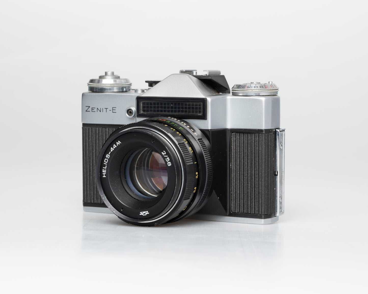 Zenit E 35mm film SLR camera w/Helios-44M 58mm f2 lens + case (serial 72196749)