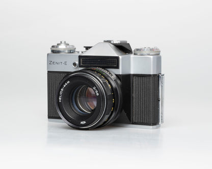 Zenit E 35mm film SLR camera w/Helios-44M 58mm f2 lens + case (serial 72196749)