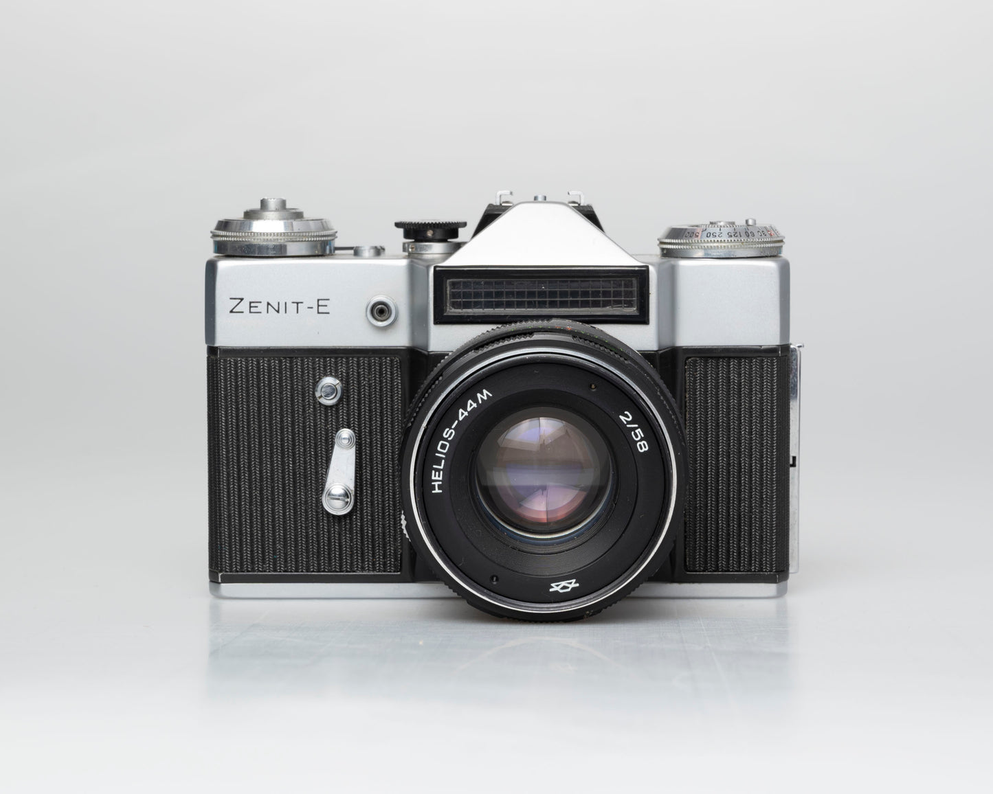 Zenit E 35mm film SLR camera w/Helios-44M 58mm f2 lens + case (serial 72196749)
