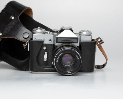 Zenit E 35mm film SLR camera w/Helios-44M 58mm f2 lens + case (serial 72196749)