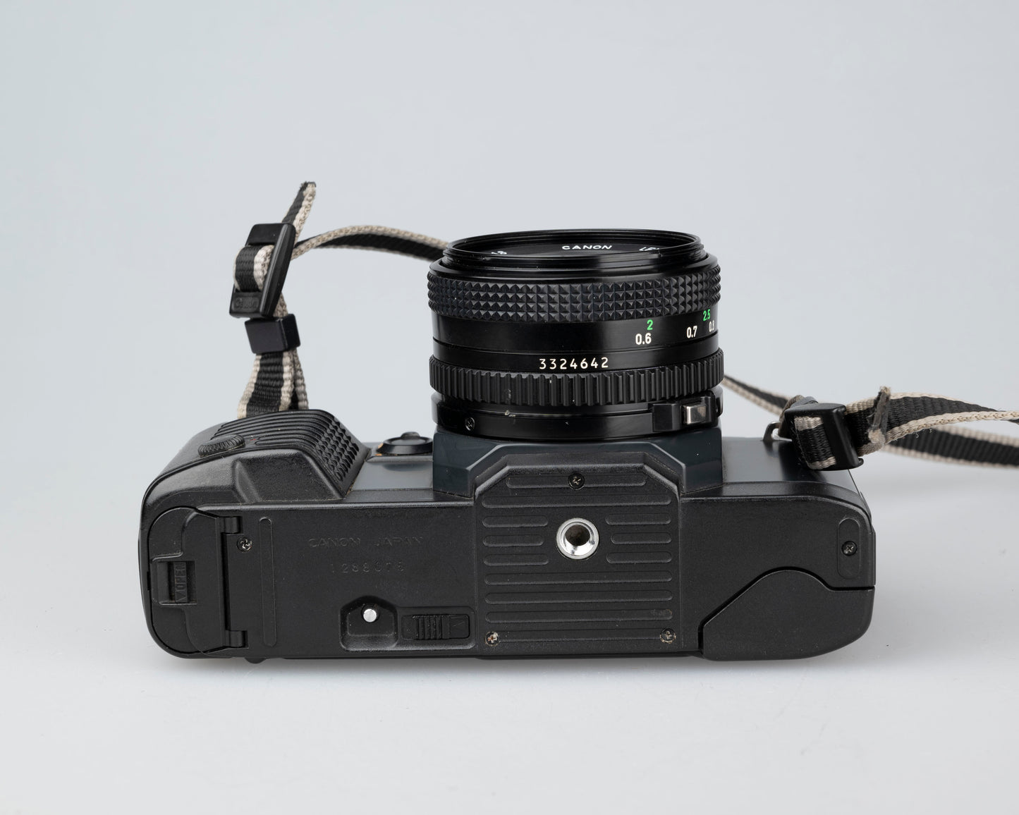 Canon T70 35 mm SLR avec objectif FD 50 mm f1.8 (série 1288075)