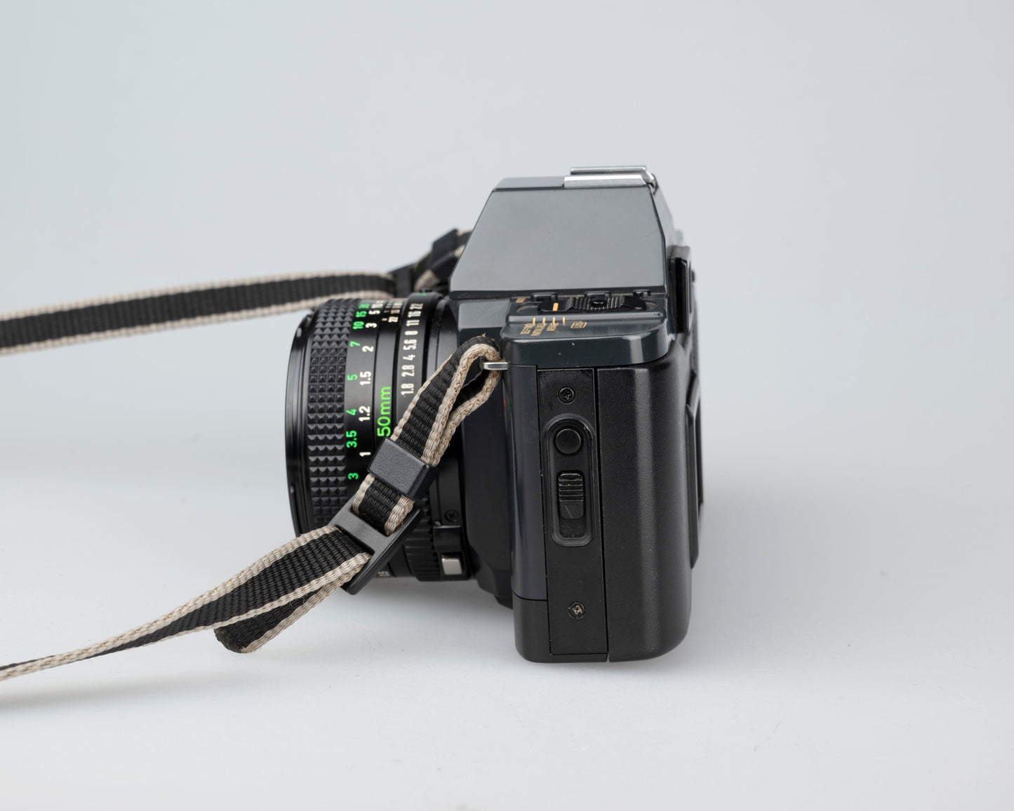 Canon T70 35 mm SLR avec objectif FD 50 mm f1.8 (série 1288075)