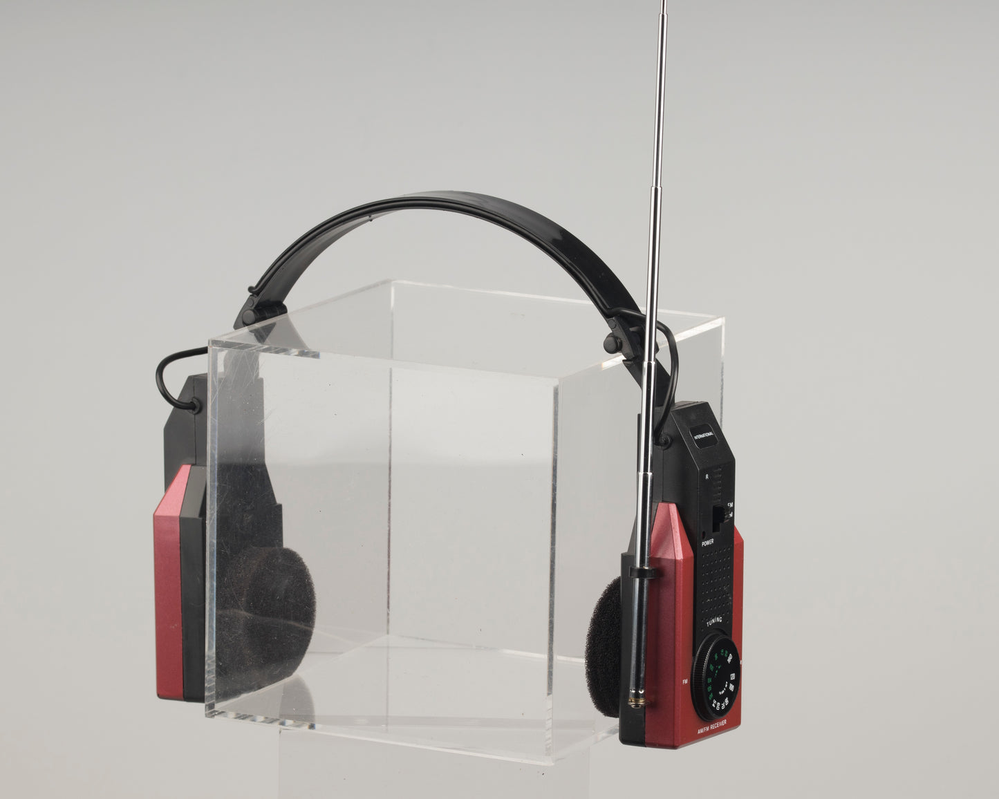 International vintage AM/FM headphone radio