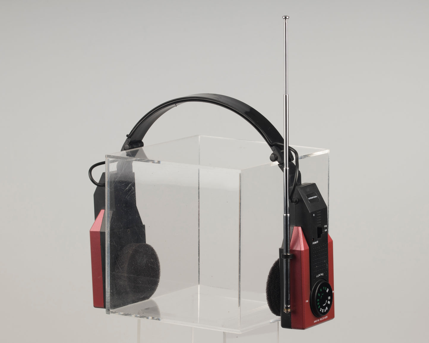 International vintage AM/FM headphone radio