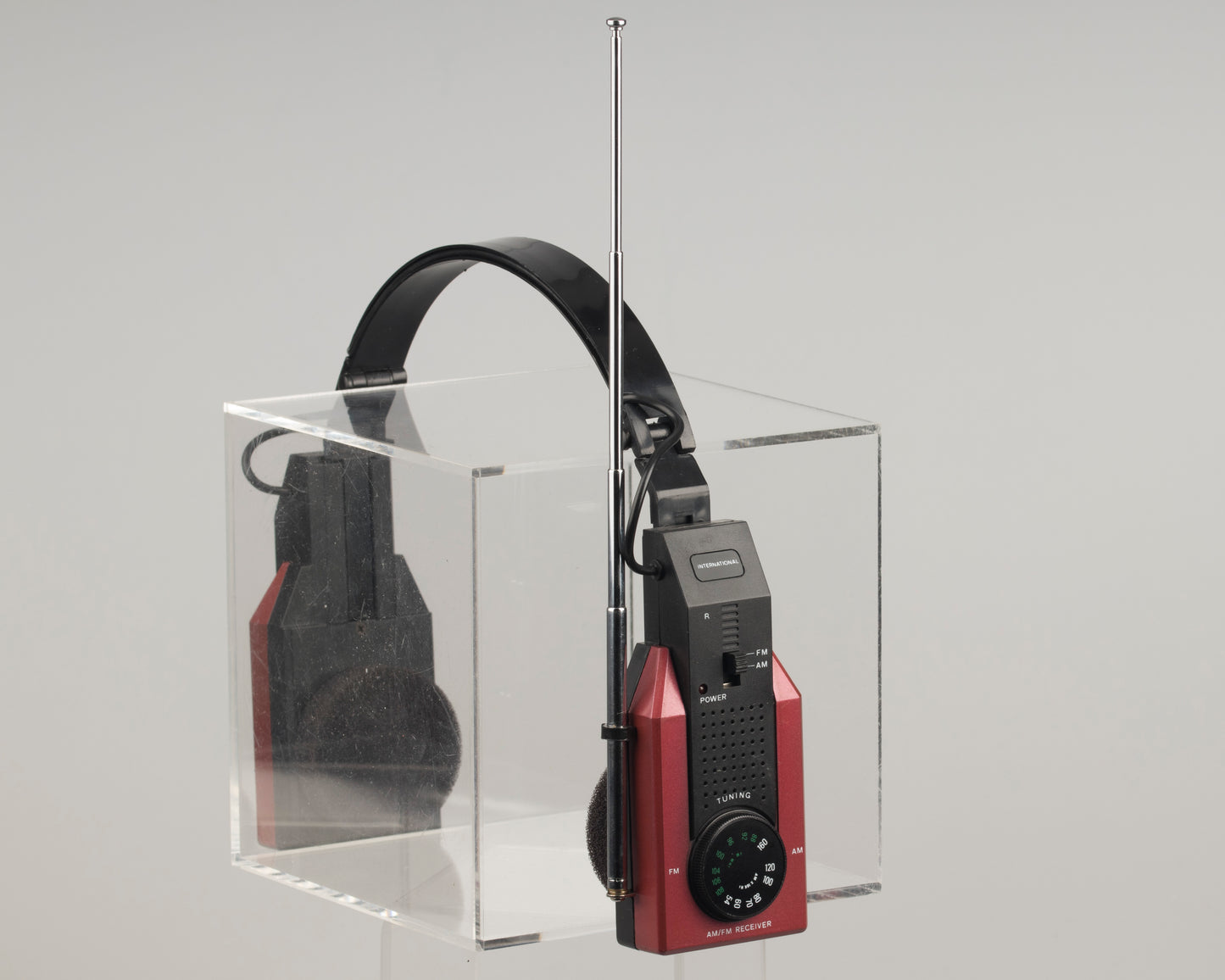 International vintage AM/FM headphone radio