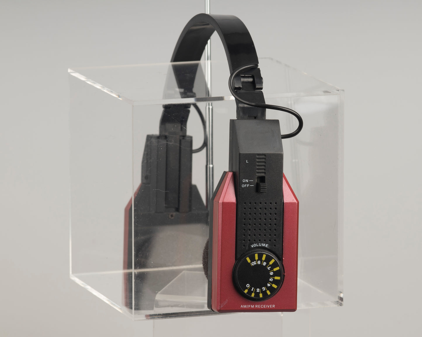 International vintage AM/FM headphone radio