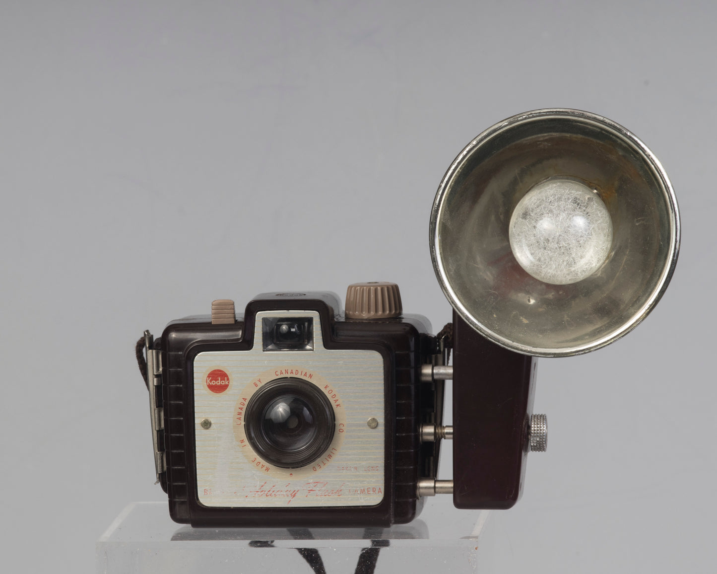 Kodak Brownie Holiday Flash avec support de flash et ampoule flash (utilise un film 127)