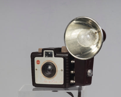 Kodak Brownie Holiday Flash avec support de flash et ampoule flash (utilise un film 127)